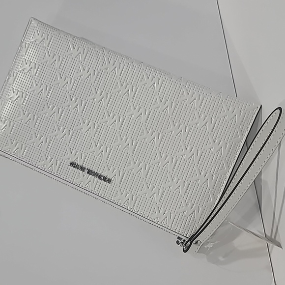 SALE ✅ Jet Set Large EMBOSSED LOGO Zip Clutch Wristlet LEATHER ✨NWT - Picture 10 of 12